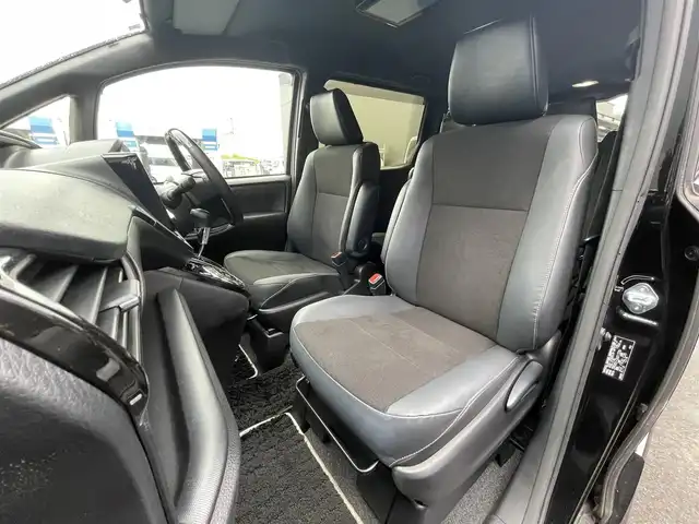 トヨタ ノア Si ダブルバイビーⅢ 滋賀県 2020(令2)年 3.9万km ブラック 社外9型ナビ/（CD/DVD/フルセグTV/BT）/トヨタセーフティセンス/・プリクラッシュセーフティ/・レーンディパーチャーアラート/・オートマチックハイビーム/社外フリップダウンモニター/ハーフレザーシート/バックカメラ/クルーズコントロール/クリアランスソナー/両側パワースライドドア/LEDヘッドライト/純正フロアマット/純正16インチAW