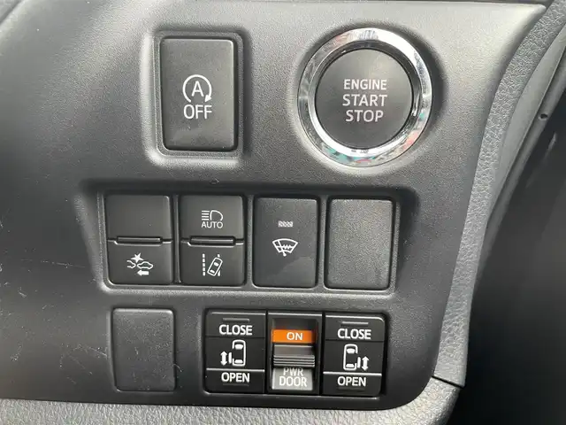 トヨタ ノア Si ダブルバイビーⅢ 滋賀県 2020(令2)年 3.9万km ブラック 社外9型ナビ/（CD/DVD/フルセグTV/BT）/トヨタセーフティセンス/・プリクラッシュセーフティ/・レーンディパーチャーアラート/・オートマチックハイビーム/社外フリップダウンモニター/ハーフレザーシート/バックカメラ/クルーズコントロール/クリアランスソナー/両側パワースライドドア/LEDヘッドライト/純正フロアマット/純正16インチAW