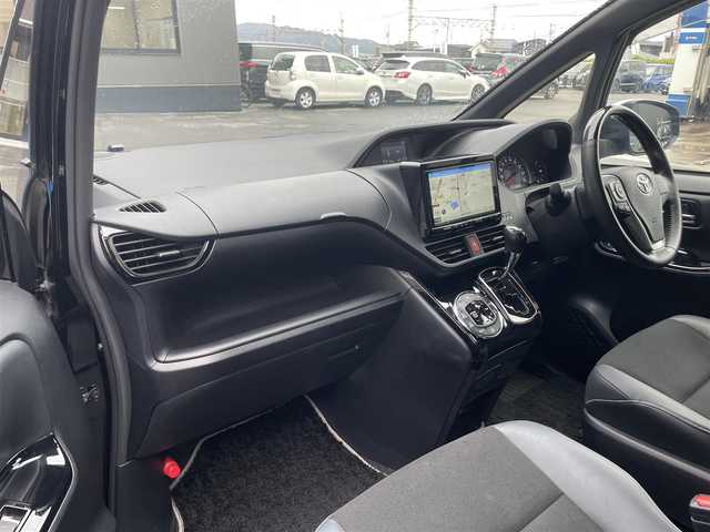 トヨタ ノア Si ダブルバイビーⅢ 滋賀県 2020(令2)年 3.9万km ブラック 社外9型ナビ/（CD/DVD/フルセグTV/BT）/トヨタセーフティセンス/・プリクラッシュセーフティ/・レーンディパーチャーアラート/・オートマチックハイビーム/社外フリップダウンモニター/ハーフレザーシート/バックカメラ/クルーズコントロール/クリアランスソナー/両側パワースライドドア/LEDヘッドライト/純正フロアマット/純正16インチAW