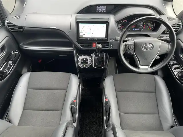 トヨタ ノア Si ダブルバイビーⅢ 滋賀県 2020(令2)年 3.9万km ブラック 社外9型ナビ/（CD/DVD/フルセグTV/BT）/トヨタセーフティセンス/・プリクラッシュセーフティ/・レーンディパーチャーアラート/・オートマチックハイビーム/社外フリップダウンモニター/ハーフレザーシート/バックカメラ/クルーズコントロール/クリアランスソナー/両側パワースライドドア/LEDヘッドライト/純正フロアマット/純正16インチAW