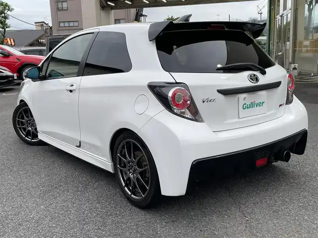 トヨタ ヴィッツ GRMNターボ 神奈川県 2013(平25)年 8.5万km スーパーホワイトⅡ GRMNターボ/200台限定車/5MT/BBS製鍛造17インチAW/RS-Rダウンサス/EXASマフラー/社外フロントスポイラー/GRスポーツシート/TRDシフトノブ/GRドアノブガード/スロットルコントロール/社外HIDライト/社外メモリーナビ・地デジTV/社外CD/DVD/SD/MSV/BT再生/ETC/プッシュスタート/スマートキー×2/寒冷地仕様/H26/27/28/29/30/R1/4年ディーラー整備記録/保証書・取説あり