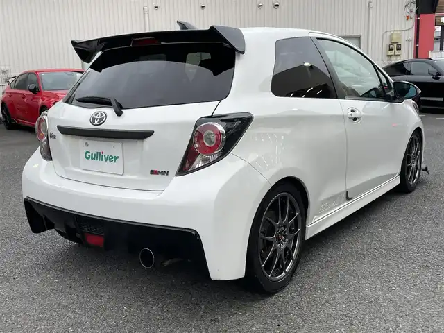 トヨタ ヴィッツ GRMNターボ 神奈川県 2013(平25)年 8.5万km スーパーホワイトⅡ GRMNターボ/200台限定車/5MT/BBS製鍛造17インチAW/RS-Rダウンサス/EXASマフラー/社外フロントスポイラー/GRスポーツシート/TRDシフトノブ/GRドアノブガード/スロットルコントロール/社外HIDライト/社外メモリーナビ・地デジTV/社外CD/DVD/SD/MSV/BT再生/ETC/プッシュスタート/スマートキー×2/寒冷地仕様/H26/27/28/29/30/R1/4年ディーラー整備記録/保証書・取説あり