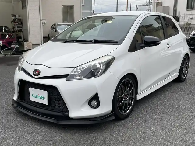 トヨタ ヴィッツ GRMNターボ 神奈川県 2013(平25)年 8.5万km スーパーホワイトⅡ GRMNターボ/200台限定車/5MT/BBS製鍛造17インチAW/RS-Rダウンサス/EXASマフラー/社外フロントスポイラー/GRスポーツシート/TRDシフトノブ/GRドアノブガード/スロットルコントロール/社外HIDライト/社外メモリーナビ・地デジTV/社外CD/DVD/SD/MSV/BT再生/ETC/プッシュスタート/スマートキー×2/寒冷地仕様/H26/27/28/29/30/R1/4年ディーラー整備記録/保証書・取説あり