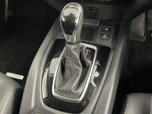 日産 エクストレイル 20Xi Vセレクション 道央・札幌 2021(令3)年 4.5万km ブリリアントホワイトパール ・４WD/・サンルーフ/・プロパイロット/・純正ナビ/　CD/DVD/SD/BT/フルセグ/・アラウンドビューモニター/・デジタルインナーミラー/・純正ドライブレコーダー/・ETC/・エマージェンシーブレーキ/・レーダークルーズコントロール/・レーンキープアシスト/・クリアランスソナー/・ダウンヒルアシストコントロール/・アイドリングストップ/・パワーバックドア/・カプロンシート/・前席パワーシート/・全席シートヒーター/・ステアリングスイッチ/・プッシュスタート/・スマートキー/・スペアキー×１/・LEDヘッドライト/・フォグライト/・オートライト/・ルーフレール/・純正フロアマット/・ドアバイザー