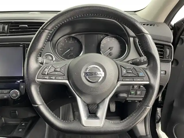 日産 エクストレイル 20Xi Vセレクション 道央・札幌 2021(令3)年 4.5万km ブリリアントホワイトパール ・４WD/・サンルーフ/・プロパイロット/・純正ナビ/　CD/DVD/SD/BT/フルセグ/・アラウンドビューモニター/・デジタルインナーミラー/・純正ドライブレコーダー/・ETC/・エマージェンシーブレーキ/・レーダークルーズコントロール/・レーンキープアシスト/・クリアランスソナー/・ダウンヒルアシストコントロール/・アイドリングストップ/・パワーバックドア/・カプロンシート/・前席パワーシート/・全席シートヒーター/・ステアリングスイッチ/・プッシュスタート/・スマートキー/・スペアキー×１/・LEDヘッドライト/・フォグライト/・オートライト/・ルーフレール/・純正フロアマット/・ドアバイザー