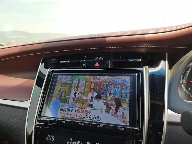 トヨタ ハリアー プレミアム 福岡県 2017(平29)年 7.5万km スパークリングブラックパールクリスタルシャイン 純正9型ナビ(BT/CD/DVD)/フルセグTV/パワーバックドア/バックカメラ/クルーズコントロール/レーンディパーチャーアラート/S-VSC/LEDヘッドランプ/オートライト/オートエアコン/木目調/革巻きコンビステアリング/ステアリングスイッチ/ハーフレザーシート/運転席パワーシート/純正18インチアルミホイール/スマートエントリー/スタートシステム/禁煙車