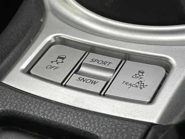 トヨタ ８６ GT 宮城県 2016(平28)年 4.2万km クリスタルホワイトパール モデリスタエアロ（フロント/サイド/リア）/柿本改マフラー/ケンウッド製ナビ/（TV/CD/DVD/Bluetooth/AM/FM/iPod/USB/SD/SMARTUSEN）/バックカメラ/ドライブレコーダー（ケンウッド製）/パドルシフト/ドライブモードセレクトスイッチ/（スポーツモード/スノーモード）/クルーズコントロール/スカッフプレート（運転席/助手席）/純正17インチアルミホイール/純正フロアマット/スペアキー