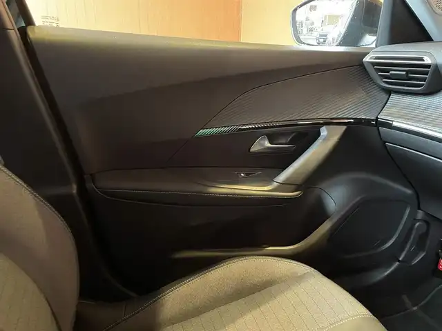 プジョー ２００８ アリュール 愛知県 2021(令3)年 1.3万km 黒 純正ディスプレイオーディオ /AppleCarPlay /バックカメラ /ETC/レーンキープアシスト /ACC /ドライブセレクト /ヘッドライトレベライザー /純正17インチAW /LEDヘッドライト