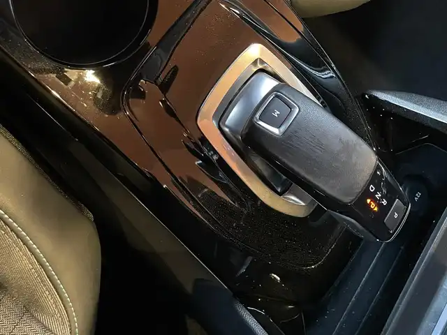 プジョー ２００８ アリュール 愛知県 2021(令3)年 1.3万km 黒 純正ディスプレイオーディオ /AppleCarPlay /バックカメラ /ETC/レーンキープアシスト /ACC /ドライブセレクト /ヘッドライトレベライザー /純正17インチAW /LEDヘッドライト