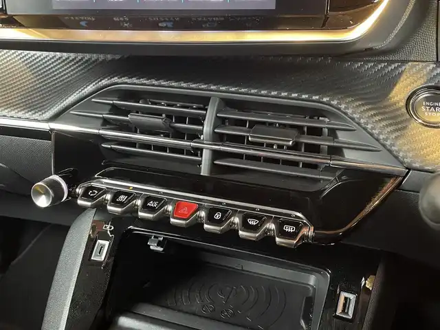 プジョー ２００８ アリュール 愛知県 2021(令3)年 1.3万km 黒 純正ディスプレイオーディオ /AppleCarPlay /バックカメラ /ETC/レーンキープアシスト /ACC /ドライブセレクト /ヘッドライトレベライザー /純正17インチAW /LEDヘッドライト