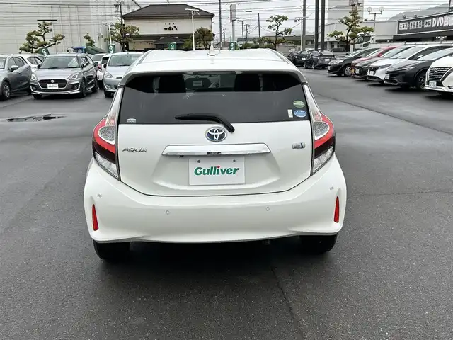 トヨタ アクア S スタイルブラック 岡山県 2020(令2)年 6.2万km ホワイトパールクリスタルシャイン 社外ナビ　/(AM.FM.CD.TV.BT)/バックカメラ　/衝突軽減ブレーキ　/クリアランスソナー　/レーンアシスト　/オートライト　/オートマチックハイビーム　/ＥＴＣ　/Ｂｌｕｅｔｏｏｔｈ接続　/横滑り防止装置　/１５インチ社外ＡＷ　/純正LEDライト