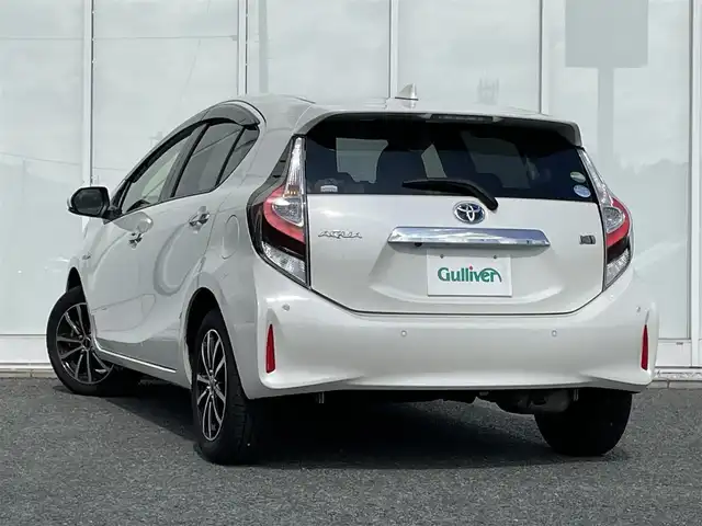 トヨタ アクア S スタイルブラック 福岡県 2020(令2)年 6.2万km ホワイトパールクリスタルシャイン 純正7インチナビ　/(AM.FM.CD.TV.Bluetooth)/バックカメラ　/衝突軽減ブレーキ　/クリアランスソナー　/レーンアシスト　/オートライト　/オートマチックハイビーム　/ＥＴＣ　/ドラレコ前/Ｂｌｕｅｔｏｏｔｈ接続　/横滑り防止装置　/１５インチ社外ＡＷ　/純正LEDライト/ドアバイザー