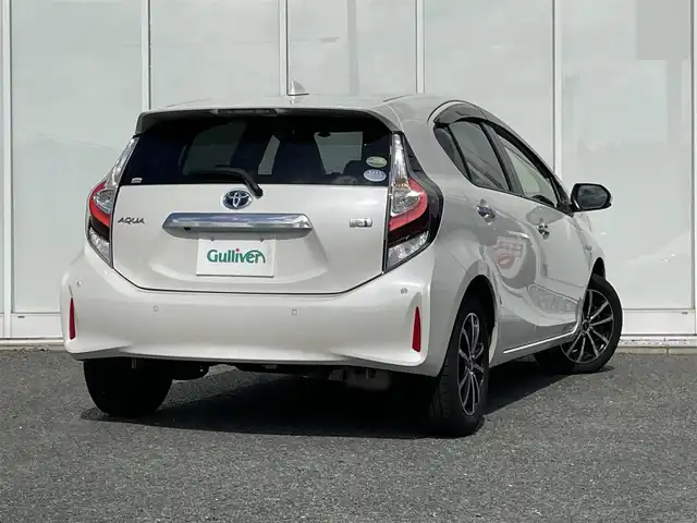 トヨタ アクア S スタイルブラック 福岡県 2020(令2)年 6.2万km ホワイトパールクリスタルシャイン 純正7インチナビ　/(AM.FM.CD.TV.Bluetooth)/バックカメラ　/衝突軽減ブレーキ　/クリアランスソナー　/レーンアシスト　/オートライト　/オートマチックハイビーム　/ＥＴＣ　/ドラレコ前/Ｂｌｕｅｔｏｏｔｈ接続　/横滑り防止装置　/１５インチ社外ＡＷ　/純正LEDライト/ドアバイザー