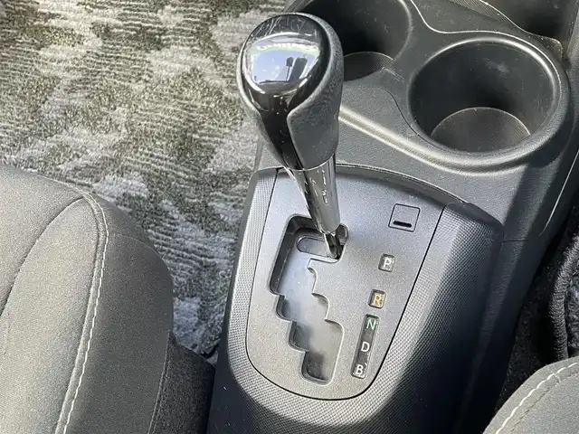 トヨタ アクア S スタイルブラック 福岡県 2020(令2)年 6.2万km ホワイトパールクリスタルシャイン 純正7インチナビ　/(AM.FM.CD.TV.Bluetooth)/バックカメラ　/衝突軽減ブレーキ　/クリアランスソナー　/レーンアシスト　/オートライト　/オートマチックハイビーム　/ＥＴＣ　/ドラレコ前/Ｂｌｕｅｔｏｏｔｈ接続　/横滑り防止装置　/１５インチ社外ＡＷ　/純正LEDライト/ドアバイザー