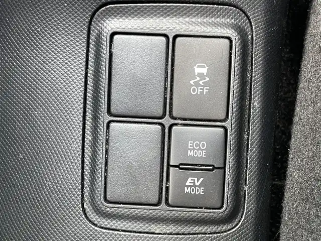 トヨタ アクア S スタイルブラック 福岡県 2020(令2)年 6.2万km ホワイトパールクリスタルシャイン 純正7インチナビ　/(AM.FM.CD.TV.Bluetooth)/バックカメラ　/衝突軽減ブレーキ　/クリアランスソナー　/レーンアシスト　/オートライト　/オートマチックハイビーム　/ＥＴＣ　/ドラレコ前/Ｂｌｕｅｔｏｏｔｈ接続　/横滑り防止装置　/１５インチ社外ＡＷ　/純正LEDライト/ドアバイザー