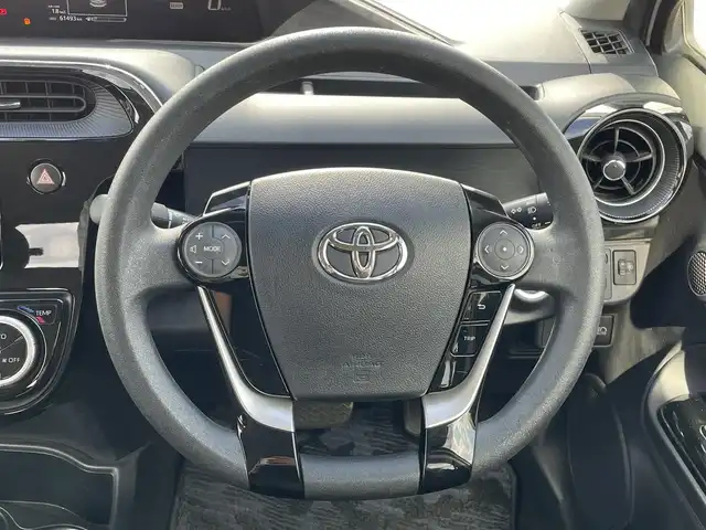 トヨタ アクア S スタイルブラック 福岡県 2020(令2)年 6.2万km ホワイトパールクリスタルシャイン 純正7インチナビ　/(AM.FM.CD.TV.Bluetooth)/バックカメラ　/衝突軽減ブレーキ　/クリアランスソナー　/レーンアシスト　/オートライト　/オートマチックハイビーム　/ＥＴＣ　/ドラレコ前/Ｂｌｕｅｔｏｏｔｈ接続　/横滑り防止装置　/１５インチ社外ＡＷ　/純正LEDライト/ドアバイザー