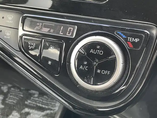 トヨタ アクア S スタイルブラック 福岡県 2020(令2)年 6.2万km ホワイトパールクリスタルシャイン 純正7インチナビ　/(AM.FM.CD.TV.Bluetooth)/バックカメラ　/衝突軽減ブレーキ　/クリアランスソナー　/レーンアシスト　/オートライト　/オートマチックハイビーム　/ＥＴＣ　/ドラレコ前/Ｂｌｕｅｔｏｏｔｈ接続　/横滑り防止装置　/１５インチ社外ＡＷ　/純正LEDライト/ドアバイザー