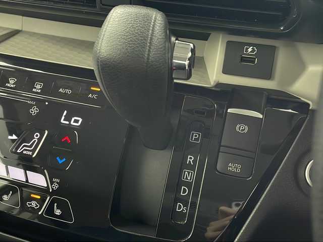 三菱 デリカミニ T プレミアム 岐阜県 2023(令5)年 1.2万km Ｄグリーン e-Assist/・衝突被害軽減ブレーキシステム	/・踏み間違い衝突防止アシスト	/・車線逸脱警報システム＆車線逸脱防止支援機能	/・オートマチックハイビーム/純正ディスプレイオーディオ/Bluetooth/AppleCarPlay/AndroidAuto/HDMI/USB/インテリジェントルームミラー/全方位カメラ/コーナーセンサー前後/レーダークルーズコントロール/スマートキー/プッシュスタート/ハーフレザー/シートヒーター（運転席/助手席）/革ステアリング/ステアリングヒーター/ステアリングスイッチ/純正アルミホイール/純正フロアマット/純正ドアバイザー/LEDヘッドライト/オートライト/ETC