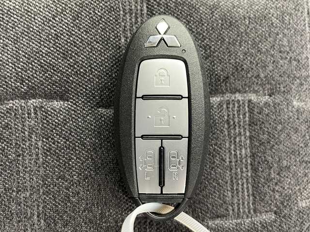 三菱 デリカミニ T プレミアム 岐阜県 2023(令5)年 1.2万km Ｄグリーン e-Assist/・衝突被害軽減ブレーキシステム	/・踏み間違い衝突防止アシスト	/・車線逸脱警報システム＆車線逸脱防止支援機能	/・オートマチックハイビーム/純正ディスプレイオーディオ/Bluetooth/AppleCarPlay/AndroidAuto/HDMI/USB/インテリジェントルームミラー/全方位カメラ/コーナーセンサー前後/レーダークルーズコントロール/スマートキー/プッシュスタート/ハーフレザー/シートヒーター（運転席/助手席）/革ステアリング/ステアリングヒーター/ステアリングスイッチ/純正アルミホイール/純正フロアマット/純正ドアバイザー/LEDヘッドライト/オートライト/ETC