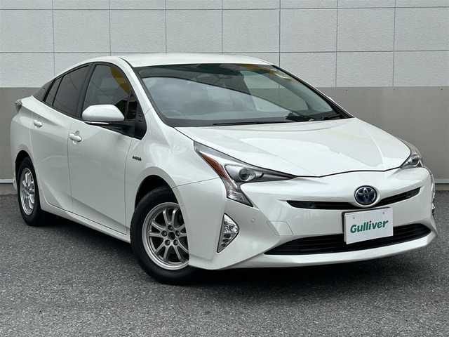 トヨタ プリウス A 東京都 2017(平29)年 3.5万km ホワイトパールクリスタルシャイン 純正ＳＤナビ/　フルセグTV/DVD/CD/Bluetooth/バックカメラ/プリクラッシュセーフティ/レーンキープアシスト/ヘッドアップディスプレイ/レーダークルーズコントロール/ドライブレコーダー/ＬＥＤヘッドライト/フォグランプ/オートライト/オートマチックハイビーム/ビルトインＥＴＣ/コーナーセンサー/プッシュスタート/スマートキー/ステアリングスイッチ/電動格納ミラー/ウインカーミラー/横すべり防止/フロアマット