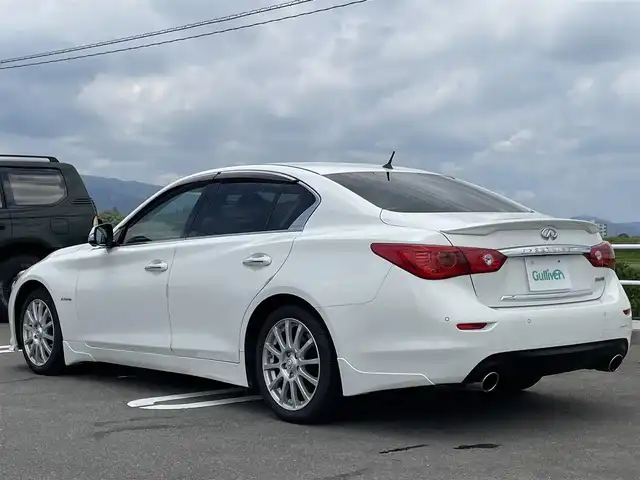 日産 スカイライン ハイブリッド 350GT Type P 佐賀県 2014(平26)年 9.2万km クリスタルホワイトパール ワンオーナー/ベージュ革シート/純正8インチSDナビ/・フルセグTV/AM/FM/CD/USB/Bluetooth/アラウンドビューモニター/ビルトインETC/D＋N席パワーシート(D席メモリー機能付)/D＋N席シートヒーター/革巻きステアリング/ステアリングリモコン/純正17インチアルミホイール/純正キセノンヘッドライト/純正LEDフォグライト/純正フロアマット/純正ドアバイザ―/新車保証書/取扱説明書/スペアキー１本/インテリジェントクルーズコントロール/車線逸脱警報（LDW）/車線逸脱防止支援システム（LDP）/ブラインドスポットワーニング/エマージェンシーブレーキ/インテリジェントペダル
