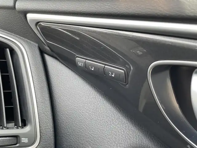 日産 スカイライン ハイブリッド 350GT Type P 佐賀県 2014(平26)年 9.2万km クリスタルホワイトパール ワンオーナー/ベージュ革シート/純正8インチSDナビ/・フルセグTV/AM/FM/CD/USB/Bluetooth/アラウンドビューモニター/ビルトインETC/D＋N席パワーシート(D席メモリー機能付)/D＋N席シートヒーター/革巻きステアリング/ステアリングリモコン/純正17インチアルミホイール/純正キセノンヘッドライト/純正LEDフォグライト/純正フロアマット/純正ドアバイザ―/新車保証書/取扱説明書/スペアキー１本/インテリジェントクルーズコントロール/車線逸脱警報（LDW）/車線逸脱防止支援システム（LDP）/ブラインドスポットワーニング/エマージェンシーブレーキ/インテリジェントペダル