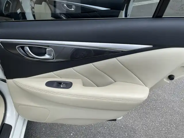 日産 スカイライン ハイブリッド 350GT Type P 佐賀県 2014(平26)年 9.2万km クリスタルホワイトパール ワンオーナー/ベージュ革シート/純正8インチSDナビ/・フルセグTV/AM/FM/CD/USB/Bluetooth/アラウンドビューモニター/ビルトインETC/D＋N席パワーシート(D席メモリー機能付)/D＋N席シートヒーター/革巻きステアリング/ステアリングリモコン/純正17インチアルミホイール/純正キセノンヘッドライト/純正LEDフォグライト/純正フロアマット/純正ドアバイザ―/新車保証書/取扱説明書/スペアキー１本/インテリジェントクルーズコントロール/車線逸脱警報（LDW）/車線逸脱防止支援システム（LDP）/ブラインドスポットワーニング/エマージェンシーブレーキ/インテリジェントペダル