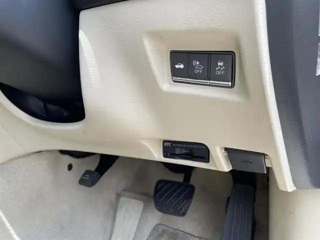 日産 スカイライン ハイブリッド 350GT Type P 佐賀県 2014(平26)年 9.2万km クリスタルホワイトパール ワンオーナー/ベージュ革シート/純正8インチSDナビ/・フルセグTV/AM/FM/CD/USB/Bluetooth/アラウンドビューモニター/ビルトインETC/D＋N席パワーシート(D席メモリー機能付)/D＋N席シートヒーター/革巻きステアリング/ステアリングリモコン/純正17インチアルミホイール/純正キセノンヘッドライト/純正LEDフォグライト/純正フロアマット/純正ドアバイザ―/新車保証書/取扱説明書/スペアキー１本/インテリジェントクルーズコントロール/車線逸脱警報（LDW）/車線逸脱防止支援システム（LDP）/ブラインドスポットワーニング/エマージェンシーブレーキ/インテリジェントペダル