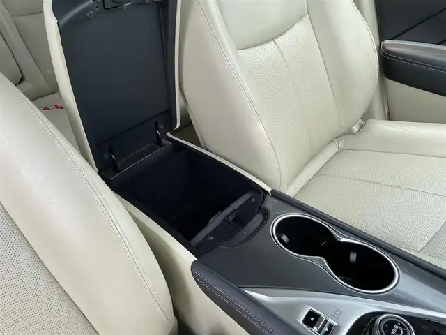 日産 スカイライン ハイブリッド 350GT Type P 佐賀県 2014(平26)年 9.2万km クリスタルホワイトパール ワンオーナー/ベージュ革シート/純正8インチSDナビ/・フルセグTV/AM/FM/CD/USB/Bluetooth/アラウンドビューモニター/ビルトインETC/D＋N席パワーシート(D席メモリー機能付)/D＋N席シートヒーター/革巻きステアリング/ステアリングリモコン/純正17インチアルミホイール/純正キセノンヘッドライト/純正LEDフォグライト/純正フロアマット/純正ドアバイザ―/新車保証書/取扱説明書/スペアキー１本/インテリジェントクルーズコントロール/車線逸脱警報（LDW）/車線逸脱防止支援システム（LDP）/ブラインドスポットワーニング/エマージェンシーブレーキ/インテリジェントペダル