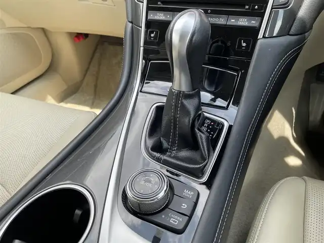 日産 スカイライン ハイブリッド 350GT Type P 佐賀県 2014(平26)年 9.2万km クリスタルホワイトパール ワンオーナー/ベージュ革シート/純正8インチSDナビ/・フルセグTV/AM/FM/CD/USB/Bluetooth/アラウンドビューモニター/ビルトインETC/D＋N席パワーシート(D席メモリー機能付)/D＋N席シートヒーター/革巻きステアリング/ステアリングリモコン/純正17インチアルミホイール/純正キセノンヘッドライト/純正LEDフォグライト/純正フロアマット/純正ドアバイザ―/新車保証書/取扱説明書/スペアキー１本/インテリジェントクルーズコントロール/車線逸脱警報（LDW）/車線逸脱防止支援システム（LDP）/ブラインドスポットワーニング/エマージェンシーブレーキ/インテリジェントペダル