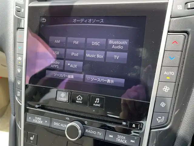 日産 スカイライン ハイブリッド 350GT Type P 佐賀県 2014(平26)年 9.2万km クリスタルホワイトパール ワンオーナー/ベージュ革シート/純正8インチSDナビ/・フルセグTV/AM/FM/CD/USB/Bluetooth/アラウンドビューモニター/ビルトインETC/D＋N席パワーシート(D席メモリー機能付)/D＋N席シートヒーター/革巻きステアリング/ステアリングリモコン/純正17インチアルミホイール/純正キセノンヘッドライト/純正LEDフォグライト/純正フロアマット/純正ドアバイザ―/新車保証書/取扱説明書/スペアキー１本/インテリジェントクルーズコントロール/車線逸脱警報（LDW）/車線逸脱防止支援システム（LDP）/ブラインドスポットワーニング/エマージェンシーブレーキ/インテリジェントペダル