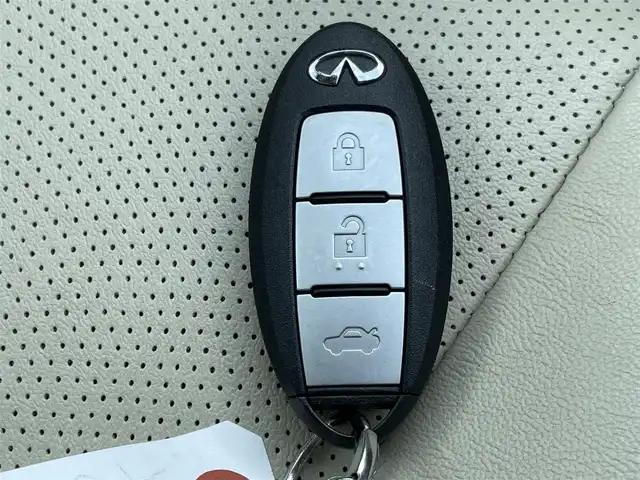 日産 スカイライン ハイブリッド 350GT Type P 佐賀県 2014(平26)年 9.2万km クリスタルホワイトパール ワンオーナー/ベージュ革シート/純正8インチSDナビ/・フルセグTV/AM/FM/CD/USB/Bluetooth/アラウンドビューモニター/ビルトインETC/D＋N席パワーシート(D席メモリー機能付)/D＋N席シートヒーター/革巻きステアリング/ステアリングリモコン/純正17インチアルミホイール/純正キセノンヘッドライト/純正LEDフォグライト/純正フロアマット/純正ドアバイザ―/新車保証書/取扱説明書/スペアキー１本/インテリジェントクルーズコントロール/車線逸脱警報（LDW）/車線逸脱防止支援システム（LDP）/ブラインドスポットワーニング/エマージェンシーブレーキ/インテリジェントペダル
