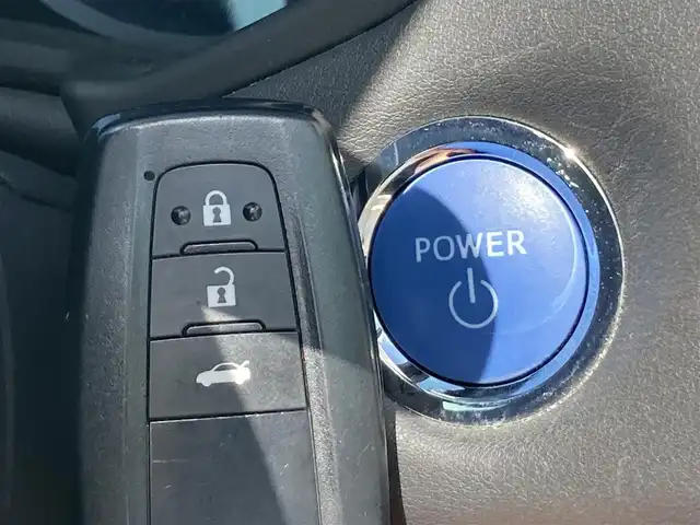 トヨタ クラウン ハイブリッド RS 静岡県 2021(令3)年 4.2万km プレシャスホワイトパール Toyota Safety Sense/純正12.3インチメモリーナビ/　AM FM CD DVD Bluetooth/フルセグTV/前後方ドライブレコーダー/LEDオートヘッドライト/ハーフレザーシート/パワーシート(前席)/シートヒーター(前席)/ステアリングヒーター/前後方クリアランスソナー/ヘッドアップディズプレイ/純正18インチアルミホイール/スマートキー2本/ワンオーナー/ビルトインETC/アラウンドビューモニター