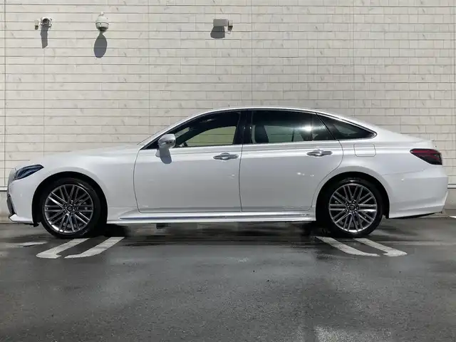 トヨタ クラウン ハイブリッド RS 静岡県 2021(令3)年 4.2万km プレシャスホワイトパール Toyota Safety Sense/純正12.3インチメモリーナビ/　AM FM CD DVD Bluetooth/フルセグTV/前後方ドライブレコーダー/LEDオートヘッドライト/ハーフレザーシート/パワーシート(前席)/シートヒーター(前席)/ステアリングヒーター/前後方クリアランスソナー/ヘッドアップディズプレイ/純正18インチアルミホイール/スマートキー2本/ワンオーナー/ビルトインETC/アラウンドビューモニター