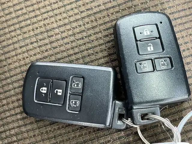 トヨタ シエンタ G 栃木県 2017(平29)年 5.1万km ホワイトパールクリスタルシャイン 純正ナビ/　（CD/DVD/フルセグTV/Bluetooth）/バックカメラ/トヨタセーフティセンス/・プリクラッシュセーフティ/・レーンディパーチャーアラート/・レーントレーシングアシスト/・オートマチックハイビーム/・ロードサインアシスト/ドライブレコーダー/両側パワースライドドア/前席シートヒーター/スマートキー×2/プッシュスタート