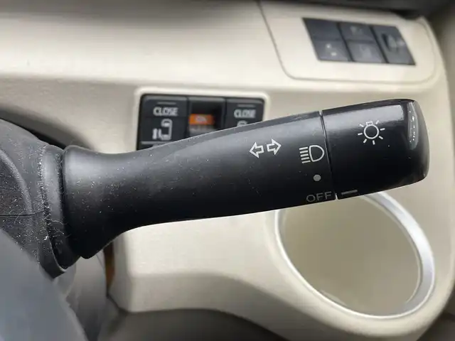 トヨタ シエンタ G 栃木県 2017(平29)年 5.1万km ホワイトパールクリスタルシャイン 純正ナビ/　（CD/DVD/フルセグTV/Bluetooth）/バックカメラ/トヨタセーフティセンス/・プリクラッシュセーフティ/・レーンディパーチャーアラート/・レーントレーシングアシスト/・オートマチックハイビーム/・ロードサインアシスト/ドライブレコーダー/両側パワースライドドア/前席シートヒーター/スマートキー×2/プッシュスタート