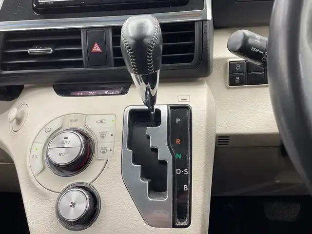 トヨタ シエンタ G 栃木県 2017(平29)年 5.1万km ホワイトパールクリスタルシャイン 純正ナビ/　（CD/DVD/フルセグTV/Bluetooth）/バックカメラ/トヨタセーフティセンス/・プリクラッシュセーフティ/・レーンディパーチャーアラート/・レーントレーシングアシスト/・オートマチックハイビーム/・ロードサインアシスト/ドライブレコーダー/両側パワースライドドア/前席シートヒーター/スマートキー×2/プッシュスタート