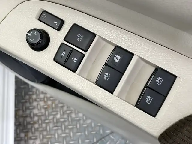 トヨタ シエンタ G 栃木県 2017(平29)年 5.1万km ホワイトパールクリスタルシャイン 純正ナビ/　（CD/DVD/フルセグTV/Bluetooth）/バックカメラ/トヨタセーフティセンス/・プリクラッシュセーフティ/・レーンディパーチャーアラート/・レーントレーシングアシスト/・オートマチックハイビーム/・ロードサインアシスト/ドライブレコーダー/両側パワースライドドア/前席シートヒーター/スマートキー×2/プッシュスタート