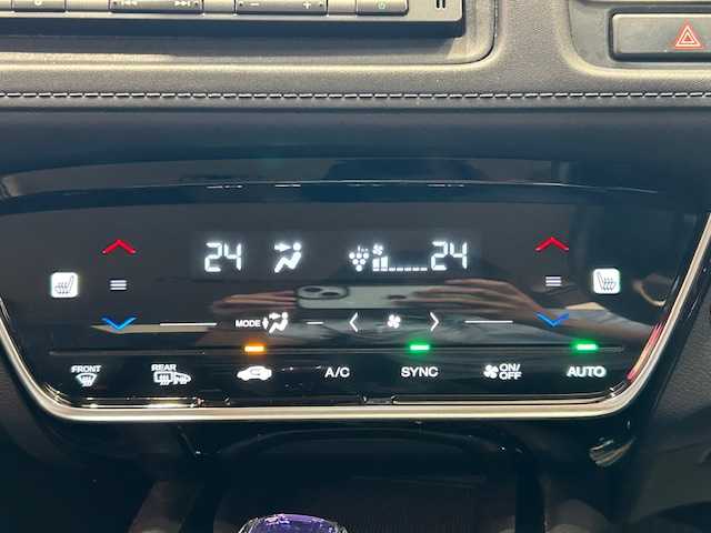ホンダ ヴェゼル ハイブリッド Z ホンダセンシング 埼玉県 2016(平28)年 4.3万km ホワイトオーキッドパール ホンダセンシング/純正メモリーナビ/ CD/DVD/BT/USB/フルセグ/バックカメラ/ハーフレザーシート/シートヒーター/純正17インチアルミホイール/レーンキープアシスト/レーダークルーズコントロール/ステアリングスイッチ/LEDヘッドライト/パドルシフト/ルーフレール/ETC/スマートキー/禁煙車