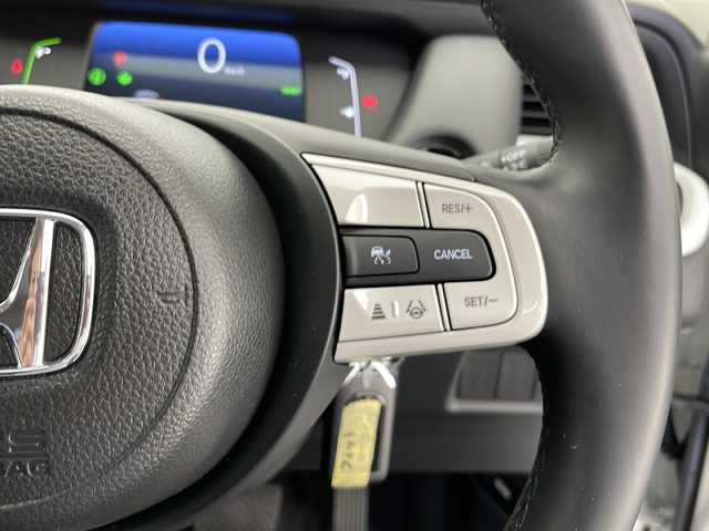 ホンダ フィット e:HEVホーム 長野県 2024(令6)年 0.9万km プラチナホワイトパール 純正ディスプレイオーディオ/（Bluetooth／USB／FM／AM)/バックカメラ/ETC/Honda SENSING/・クルースコントロール（追従あり）/・路線逸脱抑制機能/・踏み間違い衝突軽減システム/・衝突軽減ブレーキ/クリアランスソナー/電動パーキングブレーキ/ブレーキホールド/LEDヘッドライト/オートマチックハイビーム/オートライト/ハーフレザーシート/純正ホイールキャップ/ドアバイザー/純正フロアマット/スマートキー/スペアキー１本
