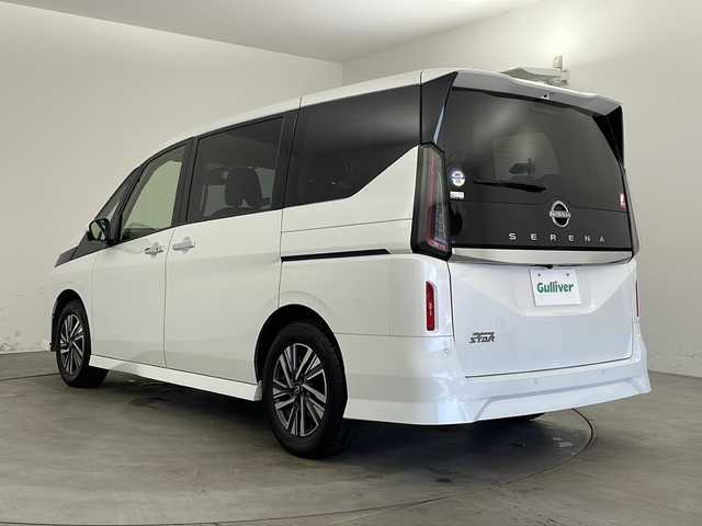 日産 セレナ ハイウェイスター V 兵庫県 2023(令5)年 3.9万km ブリリアントホワイトパール ・ディスプレイオーディオ/・Bluetooth/・アラウンドビューモニター/・両側パワースライドドア/・タッチフリースライドドア/・アイドリングストップ/・ETC/・スマートキー/・LEDライト/・プッシュスタート/・パドルシフト/・デジタルインナーミラー/・社外前方ドライブレコーダー/・プロパイロット/・エマージェンシーブレーキ/・ハンドル支援機能/・車線逸脱防止支援/・後側方衝突防止支援/・踏み間違い衝突防止支援/・先行車発進お知らせ/・標識検知支援/・クリアランスソナー/・プラズマクラスター/・純正16インチアルミホイール/・フロアマット/・純正エアロ/・横滑り防止装置/・アイドリングストップ