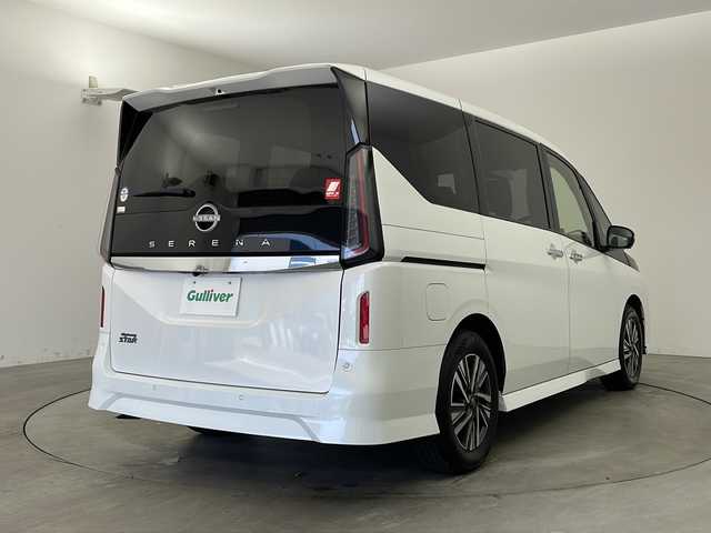 日産 セレナ ハイウェイスター V 兵庫県 2023(令5)年 3.9万km ブリリアントホワイトパール ・ディスプレイオーディオ/・Bluetooth/・アラウンドビューモニター/・両側パワースライドドア/・タッチフリースライドドア/・アイドリングストップ/・ETC/・スマートキー/・LEDライト/・プッシュスタート/・パドルシフト/・デジタルインナーミラー/・社外前方ドライブレコーダー/・プロパイロット/・エマージェンシーブレーキ/・ハンドル支援機能/・車線逸脱防止支援/・後側方衝突防止支援/・踏み間違い衝突防止支援/・先行車発進お知らせ/・標識検知支援/・クリアランスソナー/・プラズマクラスター/・純正16インチアルミホイール/・フロアマット/・純正エアロ/・横滑り防止装置/・アイドリングストップ
