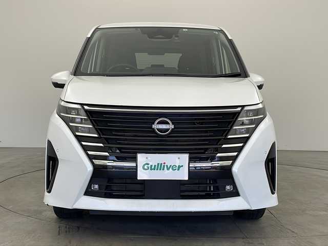 日産 セレナ ハイウェイスター V 兵庫県 2023(令5)年 3.9万km ブリリアントホワイトパール ・ディスプレイオーディオ/・Bluetooth/・アラウンドビューモニター/・両側パワースライドドア/・タッチフリースライドドア/・アイドリングストップ/・ETC/・スマートキー/・LEDライト/・プッシュスタート/・パドルシフト/・デジタルインナーミラー/・社外前方ドライブレコーダー/・プロパイロット/・エマージェンシーブレーキ/・ハンドル支援機能/・車線逸脱防止支援/・後側方衝突防止支援/・踏み間違い衝突防止支援/・先行車発進お知らせ/・標識検知支援/・クリアランスソナー/・プラズマクラスター/・純正16インチアルミホイール/・フロアマット/・純正エアロ/・横滑り防止装置/・アイドリングストップ