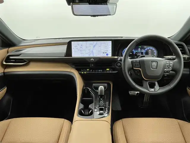 トヨタ クラウン スポーツ Z 福井県 2025(令7)年 0.5万km プレシャスホワイトパール 12.3インチ ディスプレイオーディオ（コネクティッドナビ対応）/フルセグTV/Bluetooth/Miracast/USB/AM/FM/トヨタチームメイト/全方位モニター/ToyotaSafetySense/・プリクラッシュセーフティ/・レーントレーシングアシスト/・レーンディパーチャーアラート/・レーダークルーズコントロール（全車速追従機能付）/・アダプティブハイビームシステム/・オートマチックハイビーム/・ロードサインアシスト/・ドライバー異常時対応システム/・プロアクティブドライビングアシスト/・発進遅れ告知機能：先行車・信号出遅れをサポート/・緊急時操舵支援（アクティブ操舵機能付）/・フロントクロストラフィックアラート/・レーンチェンジアシスト/ブラインドスポットモニター/電動メモリーシート/レザーシート /シートヒーター /エアシート/革巻きステアリング/ステアリングリモコン/ステアリングヒーター/ステアリングチルド機構/プッシュスタート /スペアキー/パワーバックドア /LED/フォグランプ/純正トノカバー/純正２１インチアルミホイール/純正フロアマット