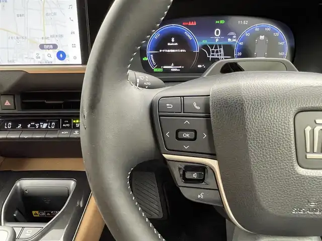 トヨタ クラウン スポーツ Z 福井県 2025(令7)年 0.5万km プレシャスホワイトパール 12.3インチ ディスプレイオーディオ（コネクティッドナビ対応）/フルセグTV/Bluetooth/Miracast/USB/AM/FM/トヨタチームメイト/全方位モニター/ToyotaSafetySense/・プリクラッシュセーフティ/・レーントレーシングアシスト/・レーンディパーチャーアラート/・レーダークルーズコントロール（全車速追従機能付）/・アダプティブハイビームシステム/・オートマチックハイビーム/・ロードサインアシスト/・ドライバー異常時対応システム/・プロアクティブドライビングアシスト/・発進遅れ告知機能：先行車・信号出遅れをサポート/・緊急時操舵支援（アクティブ操舵機能付）/・フロントクロストラフィックアラート/・レーンチェンジアシスト/ブラインドスポットモニター/電動メモリーシート/レザーシート /シートヒーター /エアシート/革巻きステアリング/ステアリングリモコン/ステアリングヒーター/ステアリングチルド機構/プッシュスタート /スペアキー/パワーバックドア /LED/フォグランプ/純正トノカバー/純正２１インチアルミホイール/純正フロアマット
