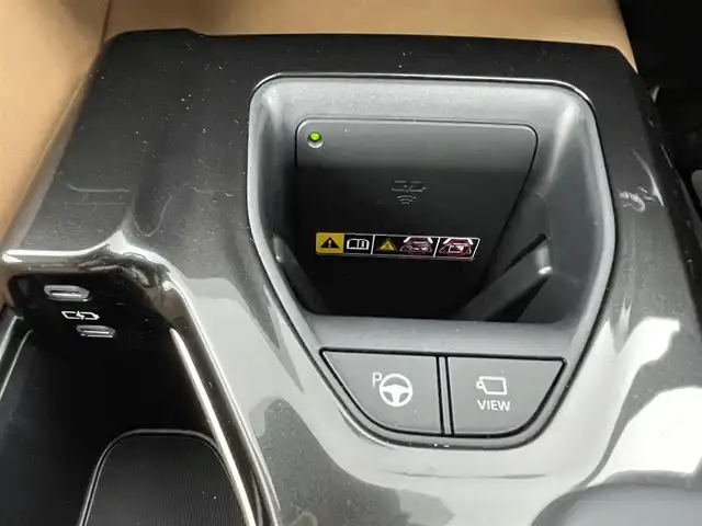 トヨタ クラウン スポーツ Z 福井県 2025(令7)年 0.5万km プレシャスホワイトパール 12.3インチ ディスプレイオーディオ（コネクティッドナビ対応）/フルセグTV/Bluetooth/Miracast/USB/AM/FM/トヨタチームメイト/全方位モニター/ToyotaSafetySense/・プリクラッシュセーフティ/・レーントレーシングアシスト/・レーンディパーチャーアラート/・レーダークルーズコントロール（全車速追従機能付）/・アダプティブハイビームシステム/・オートマチックハイビーム/・ロードサインアシスト/・ドライバー異常時対応システム/・プロアクティブドライビングアシスト/・発進遅れ告知機能：先行車・信号出遅れをサポート/・緊急時操舵支援（アクティブ操舵機能付）/・フロントクロストラフィックアラート/・レーンチェンジアシスト/ブラインドスポットモニター/電動メモリーシート/レザーシート /シートヒーター /エアシート/革巻きステアリング/ステアリングリモコン/ステアリングヒーター/ステアリングチルド機構/プッシュスタート /スペアキー/パワーバックドア /LED/フォグランプ/純正トノカバー/純正２１インチアルミホイール/純正フロアマット