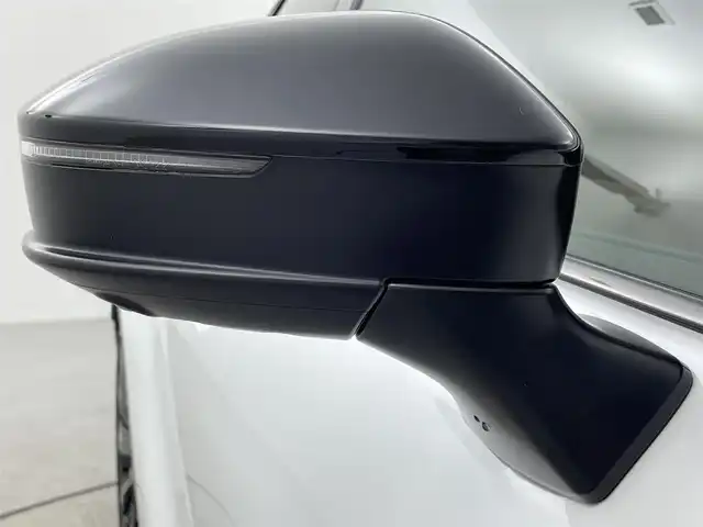 トヨタ クラウン スポーツ Z 福井県 2025(令7)年 0.5万km プレシャスホワイトパール 12.3インチ ディスプレイオーディオ（コネクティッドナビ対応）/フルセグTV/Bluetooth/Miracast/USB/AM/FM/トヨタチームメイト/全方位モニター/ToyotaSafetySense/・プリクラッシュセーフティ/・レーントレーシングアシスト/・レーンディパーチャーアラート/・レーダークルーズコントロール（全車速追従機能付）/・アダプティブハイビームシステム/・オートマチックハイビーム/・ロードサインアシスト/・ドライバー異常時対応システム/・プロアクティブドライビングアシスト/・発進遅れ告知機能：先行車・信号出遅れをサポート/・緊急時操舵支援（アクティブ操舵機能付）/・フロントクロストラフィックアラート/・レーンチェンジアシスト/ブラインドスポットモニター/電動メモリーシート/レザーシート /シートヒーター /エアシート/革巻きステアリング/ステアリングリモコン/ステアリングヒーター/ステアリングチルド機構/プッシュスタート /スペアキー/パワーバックドア /LED/フォグランプ/純正トノカバー/純正２１インチアルミホイール/純正フロアマット