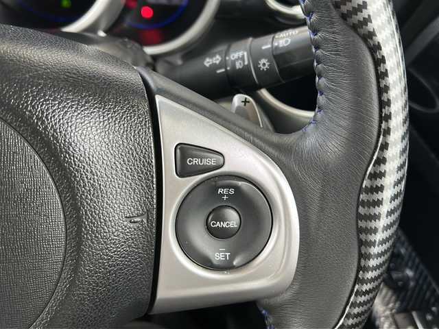 ホンダ Ｎ ＢＯＸ カスタム ターボ SSブラックSパッケージ 静岡県 2017(平29)年 8.2万km クリスタルブラックパール 純正SDナビ/・DVD/・CD/・Bluetooth/・AM/・FM/・ワンセグTV/・iPod/プリクラッシュ/・バックカメラ/・パドルシフト/・クルーズコントロール/・ステアリングリモコン/・両側パワースライドドア/・純正アルミホイール/・純正フロアマット/・キセノンライト/・オートライト/・レザーシート/・ヒートシーター/・プッシュスタート/・スマートキー/・スペアキー/・ETC/・ワンオーナー