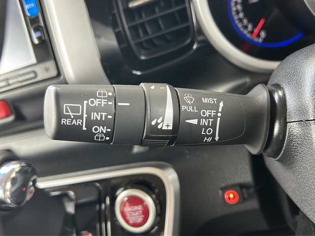 ホンダ Ｎ ＢＯＸ カスタム ターボ SSブラックSパッケージ 静岡県 2017(平29)年 8.2万km クリスタルブラックパール 純正SDナビ/・DVD/・CD/・Bluetooth/・AM/・FM/・ワンセグTV/・iPod/プリクラッシュ/・バックカメラ/・パドルシフト/・クルーズコントロール/・ステアリングリモコン/・両側パワースライドドア/・純正アルミホイール/・純正フロアマット/・キセノンライト/・オートライト/・レザーシート/・ヒートシーター/・プッシュスタート/・スマートキー/・スペアキー/・ETC/・ワンオーナー