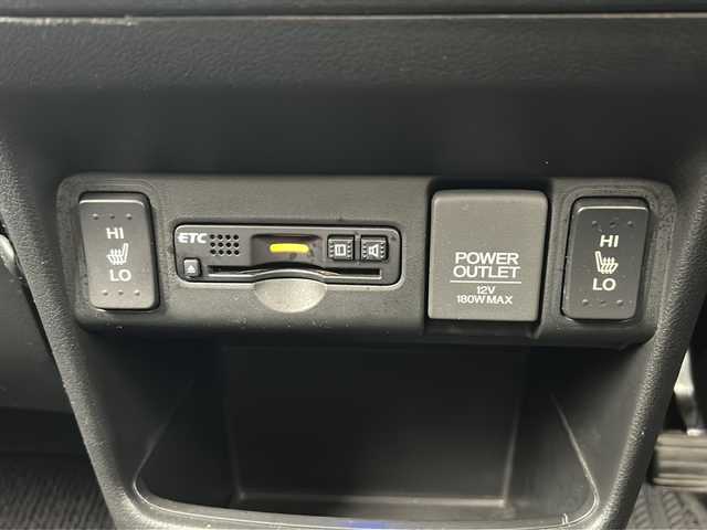 ホンダ Ｎ ＢＯＸ カスタム ターボ SSブラックSパッケージ 静岡県 2017(平29)年 8.2万km クリスタルブラックパール 純正SDナビ/・DVD/・CD/・Bluetooth/・AM/・FM/・ワンセグTV/・iPod/プリクラッシュ/・バックカメラ/・パドルシフト/・クルーズコントロール/・ステアリングリモコン/・両側パワースライドドア/・純正アルミホイール/・純正フロアマット/・キセノンライト/・オートライト/・レザーシート/・ヒートシーター/・プッシュスタート/・スマートキー/・スペアキー/・ETC/・ワンオーナー